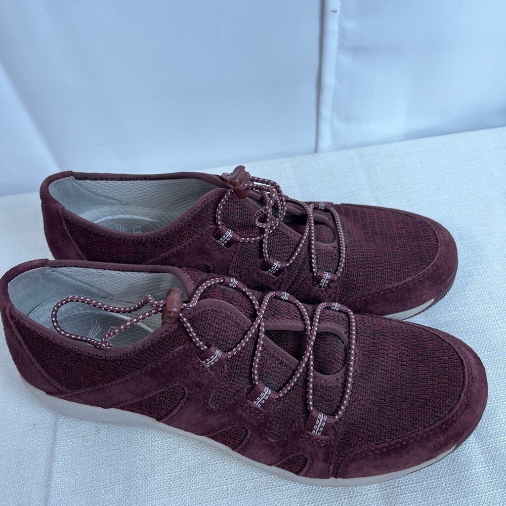 Dansco Womens Sneakers Shoes Toggle Burgundy Size 39
